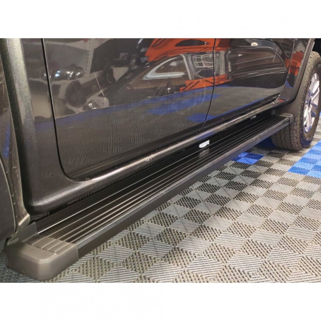 ESTRIBOS ALUMINIO NEGRO IMPACTUS CABINA DOBLE CHEVROLET S10 00->FORD RANGER 00->TOYOTA HILUX 05-> VOLKSWAGEN AMAROK 10-> (NO INCLUYE SOPORTES) (EIMN000) - Imagen 3